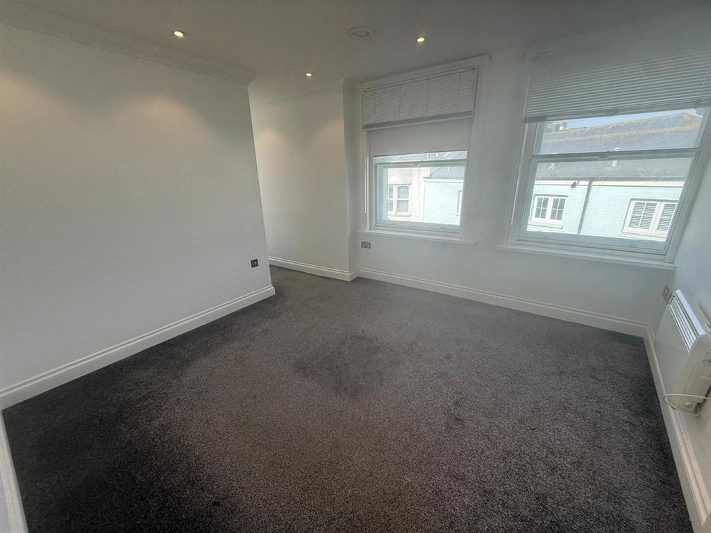 Property photo 3 of 5 Bedroom Jarvis Hous.Jpeg