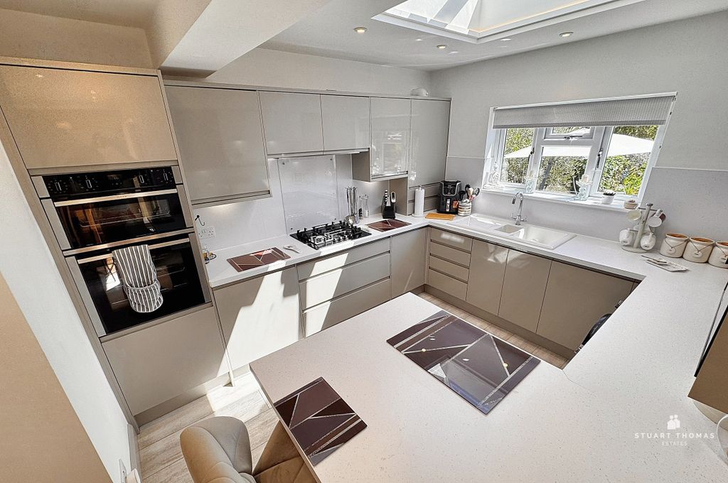 Property photo 3 of 27 11