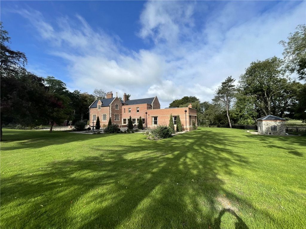 Property photo 1 of 38 Picture No. 01