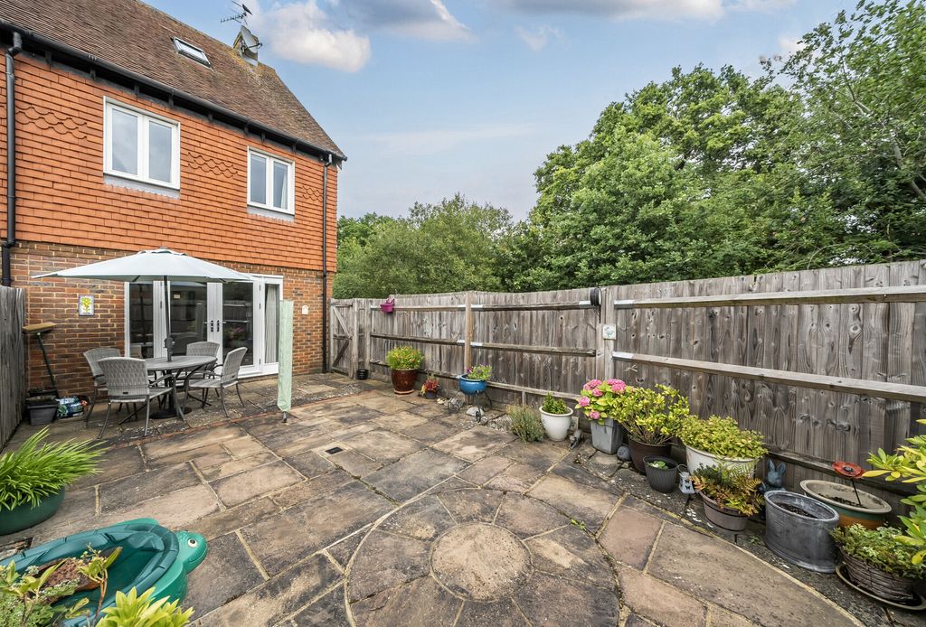 Property photo 3 of 14 1325630-18-688cd5...