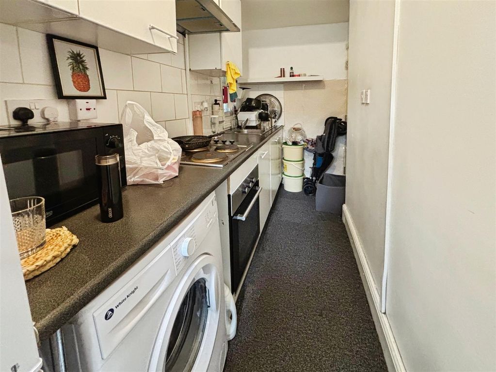 Property photo 3 of 8 Kitchen