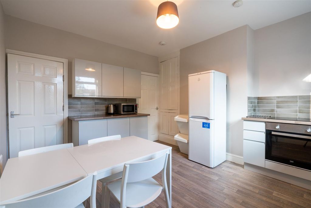 Property photo 1 of 6 Kitchen_.Jpg