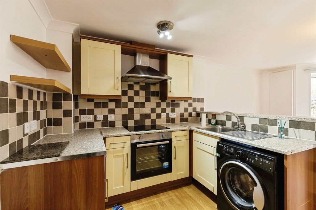 Property photo 3 of 12