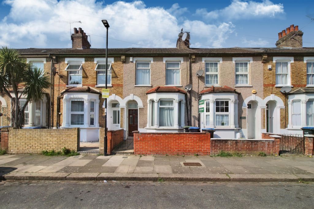 Property photo 1 of 11 2 Bedroom House To Rent