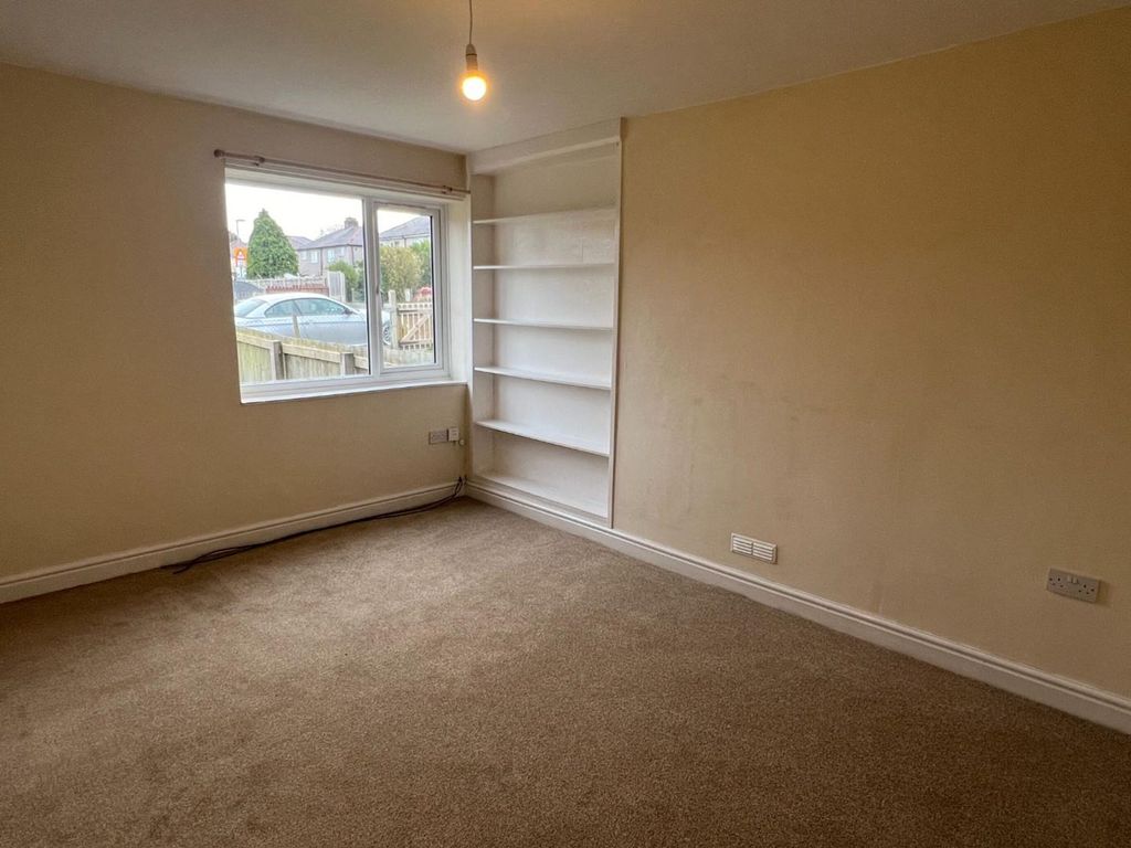 Property photo 2 of 12 Lounge