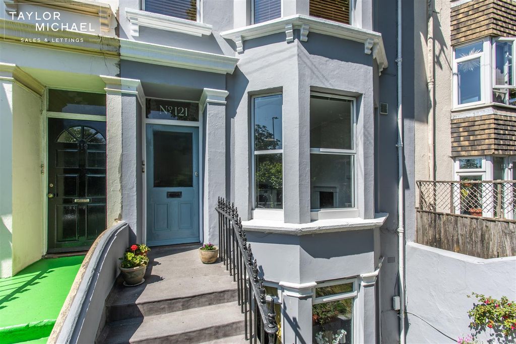 Property photo 1 of 17 External