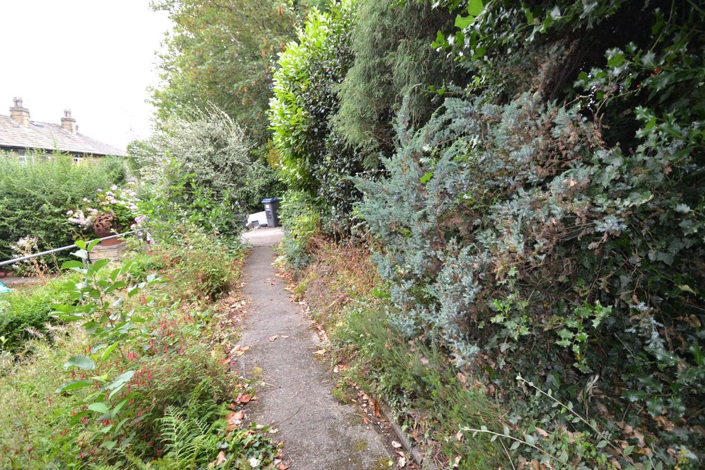 Property photo 2 of 6 Photograph 2