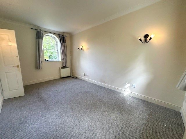 Property photo 2 of 5 Living Room