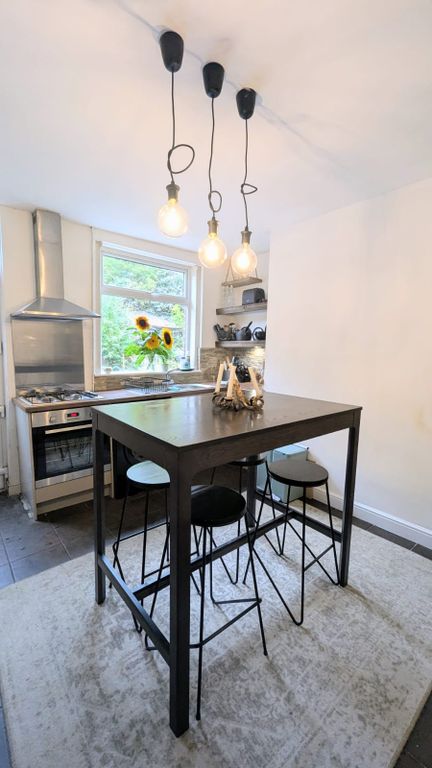 Property photo 3 of 11 Kitchen