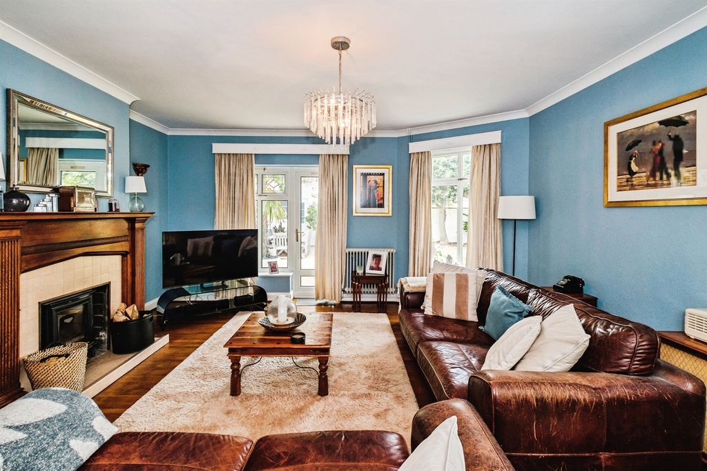 Property photo 3 of 17