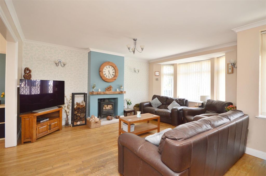 Property photo 2 of 25 Sitting Room