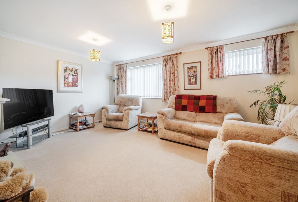 Property photo 3 of 18 1384541-1-69286Fe...