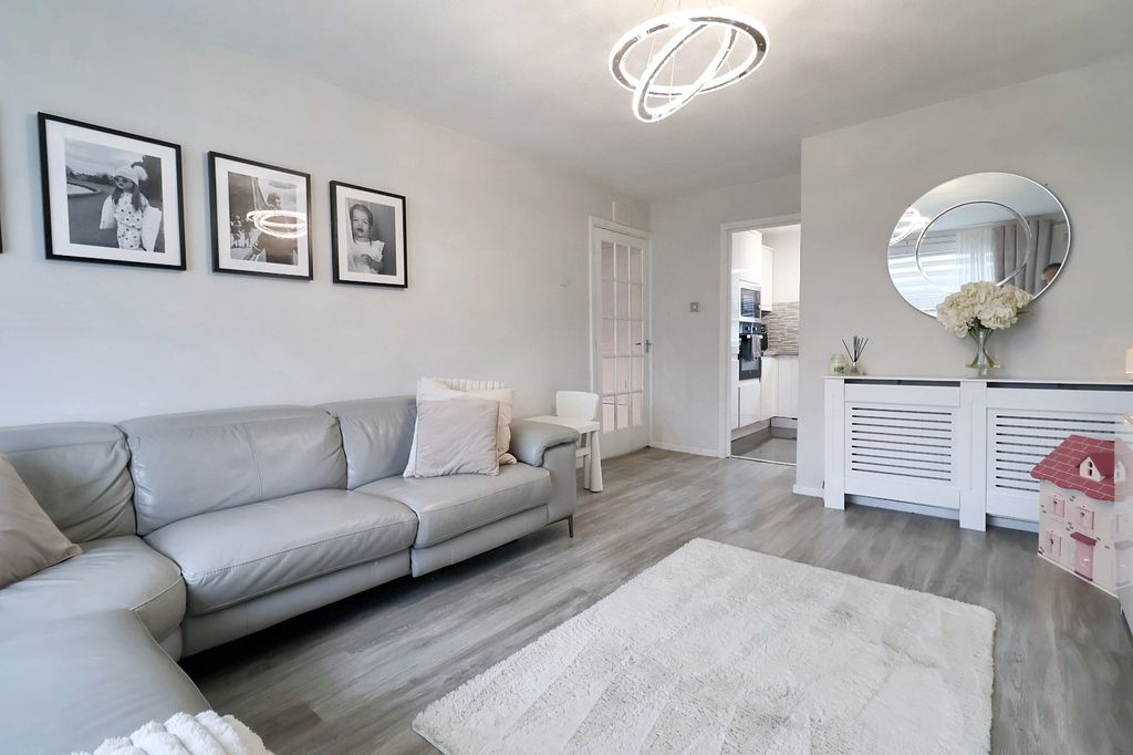 Property photo 3 of 23 Picture No. 17