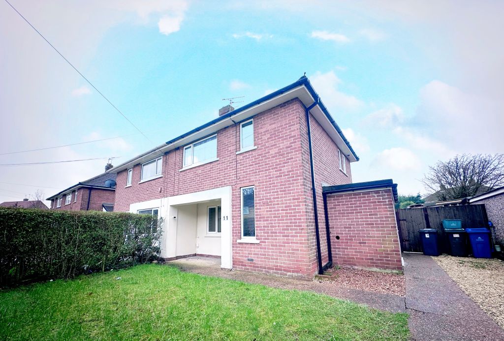 Property photo 1 of 11 Bathroom