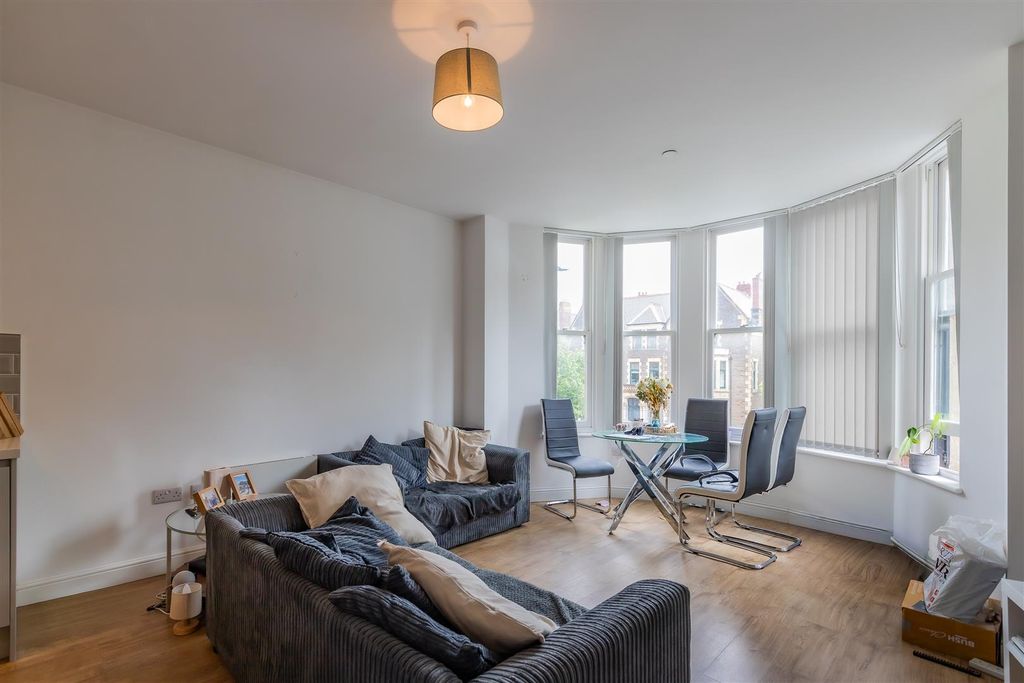 2 bed flat for saleCathedral Road, Pontcanna CF11 photo 4