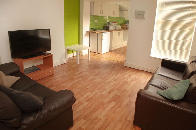 Property photo 2 of 14 Living Space