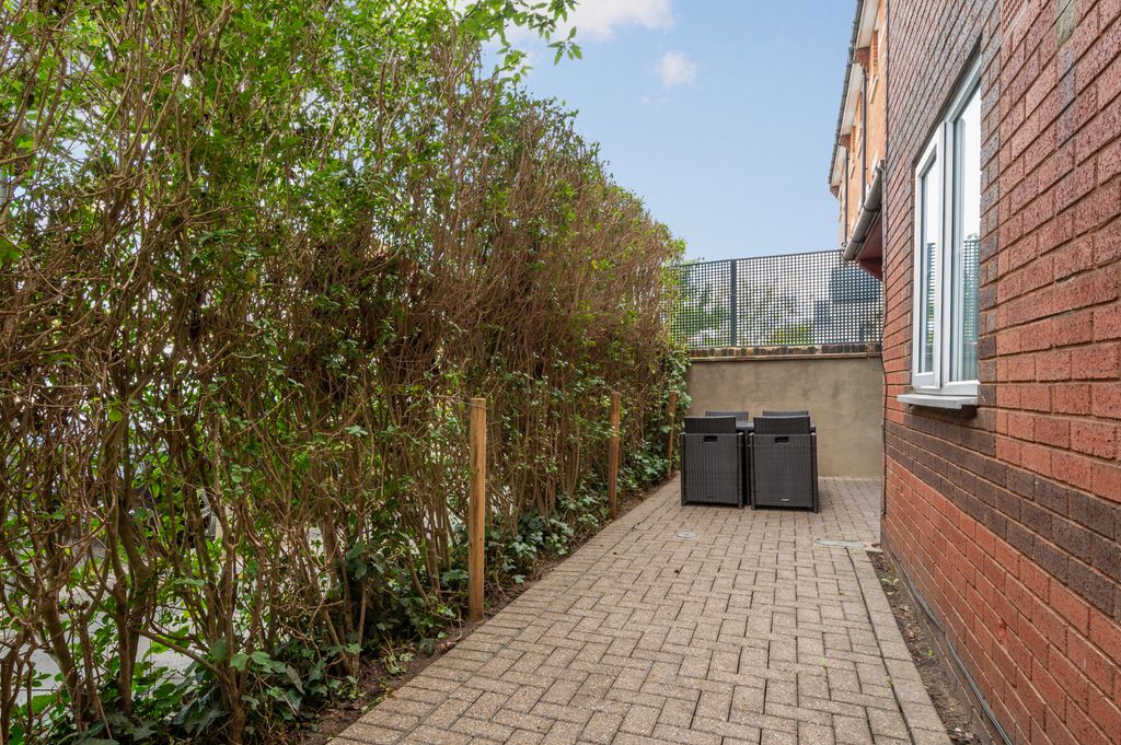 Property photo 2 of 15 Picture No. 32