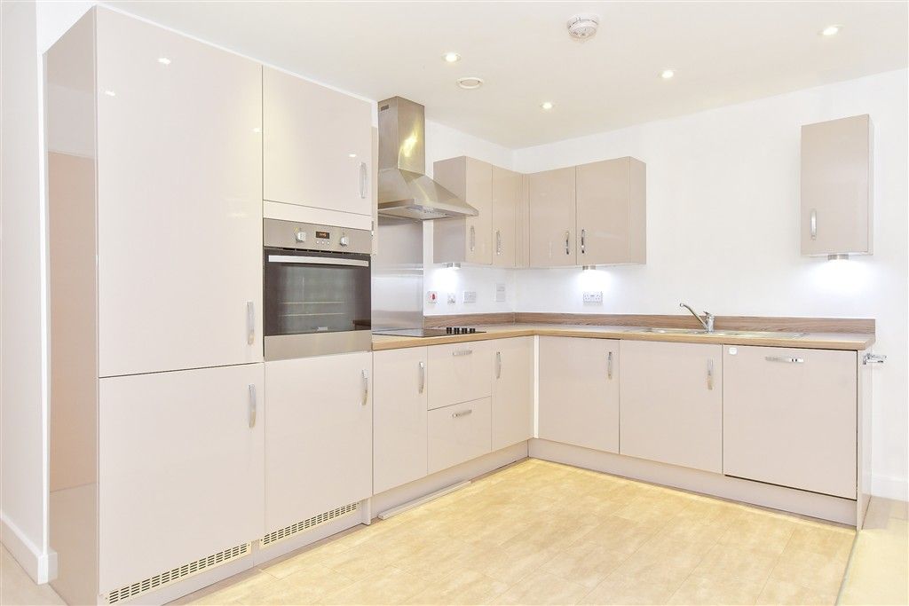 Property photo 1 of 12 Lounge/ Kitchen