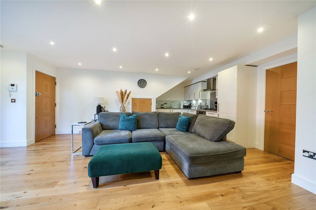 Property photo 3 of 16 Reception Room