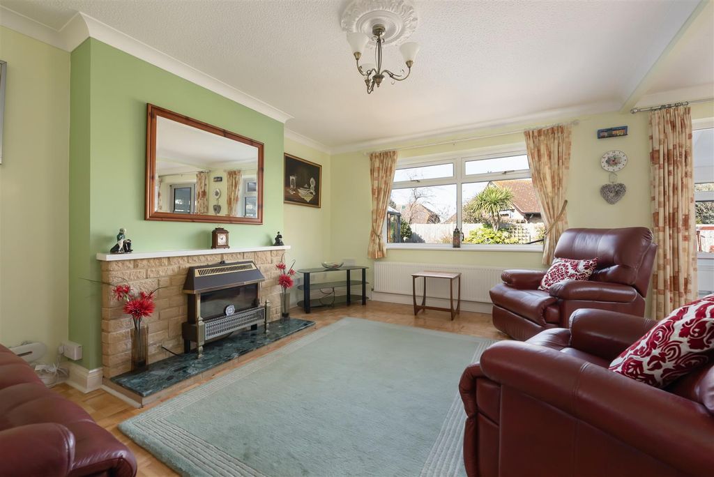Property photo 2 of 15 The Russets, Chestfield, Whitstable