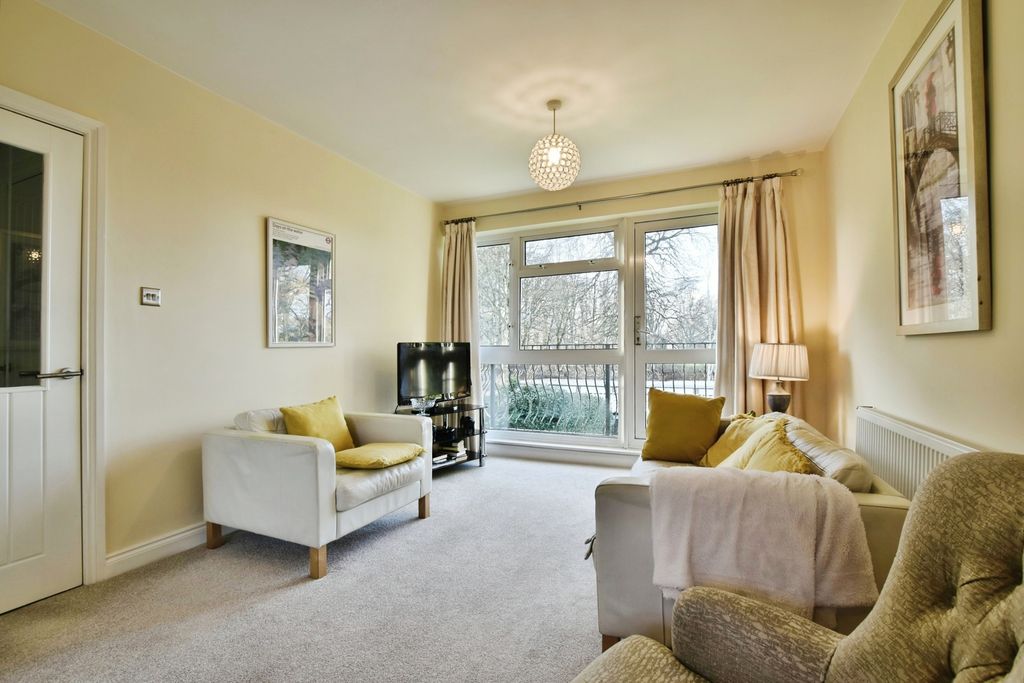 Property photo 3 of 17 Pbox-Img.Jpg