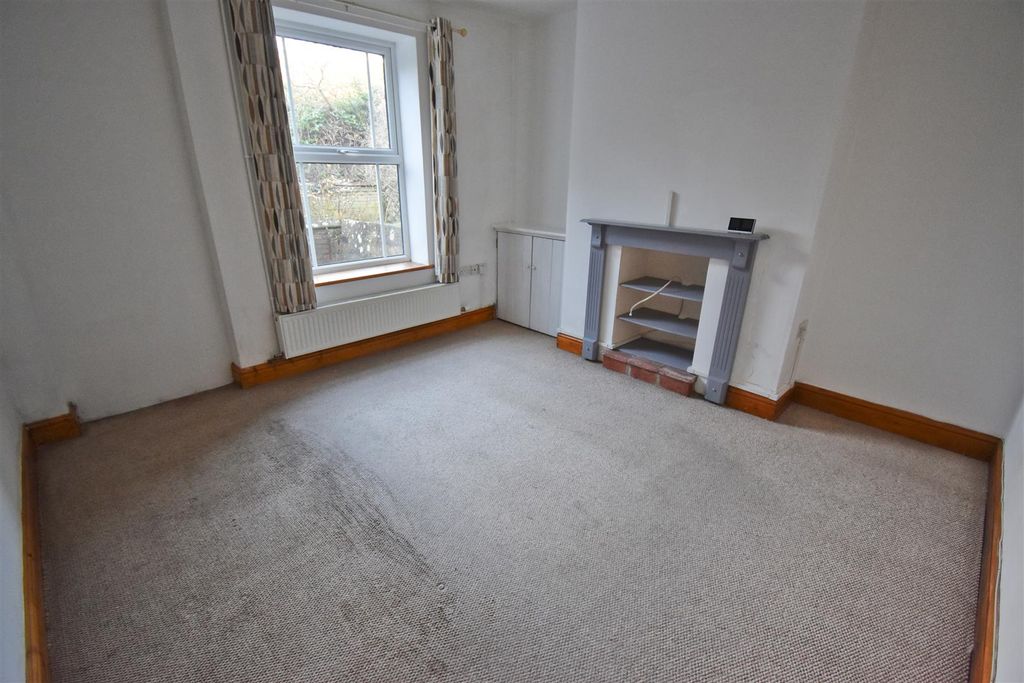 Property photo 3 of 13 Lounge.Jpg