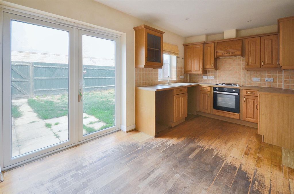 Property photo 3 of 11 Kitchen/Dining Room