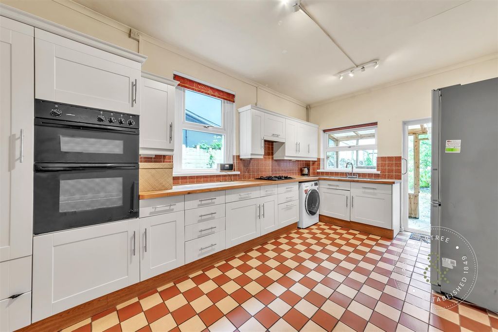 Property photo 2 of 26 Courtenay-Road-17.Jpg