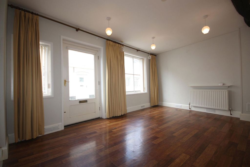 Property photo 3 of 11