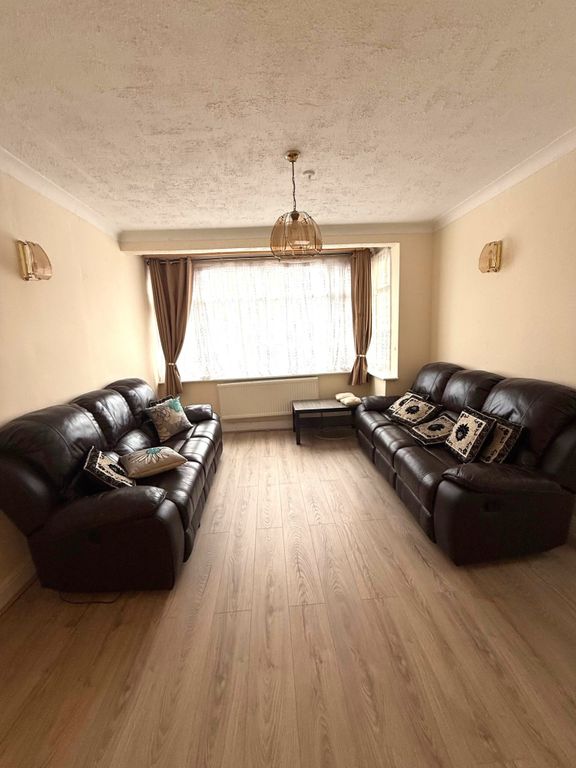 Property photo 2 of 7 Lounge 6754