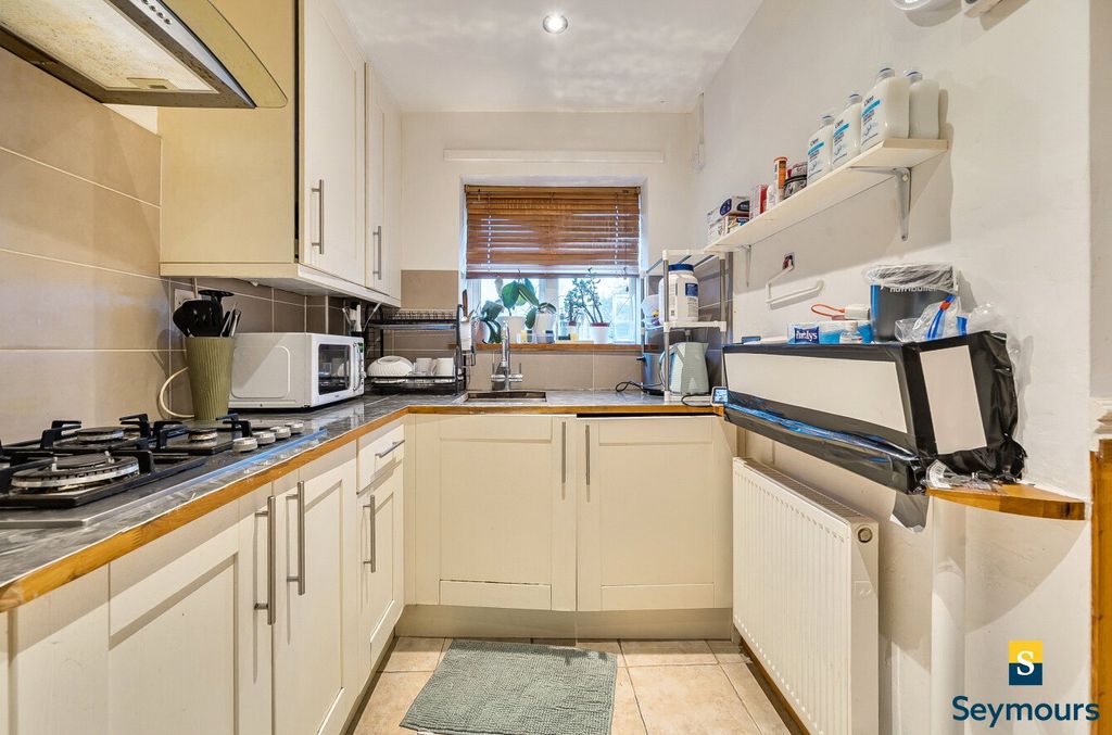 Property photo 3 of 12 Kitchen