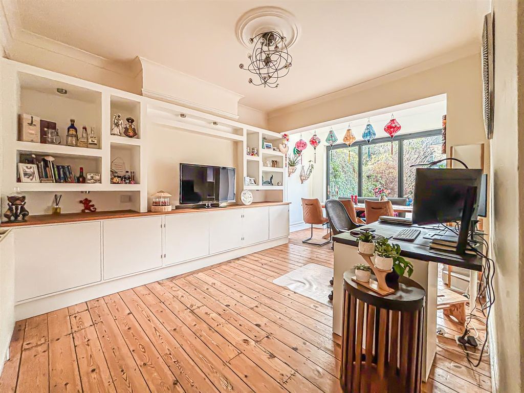 Property photo 3 of 16