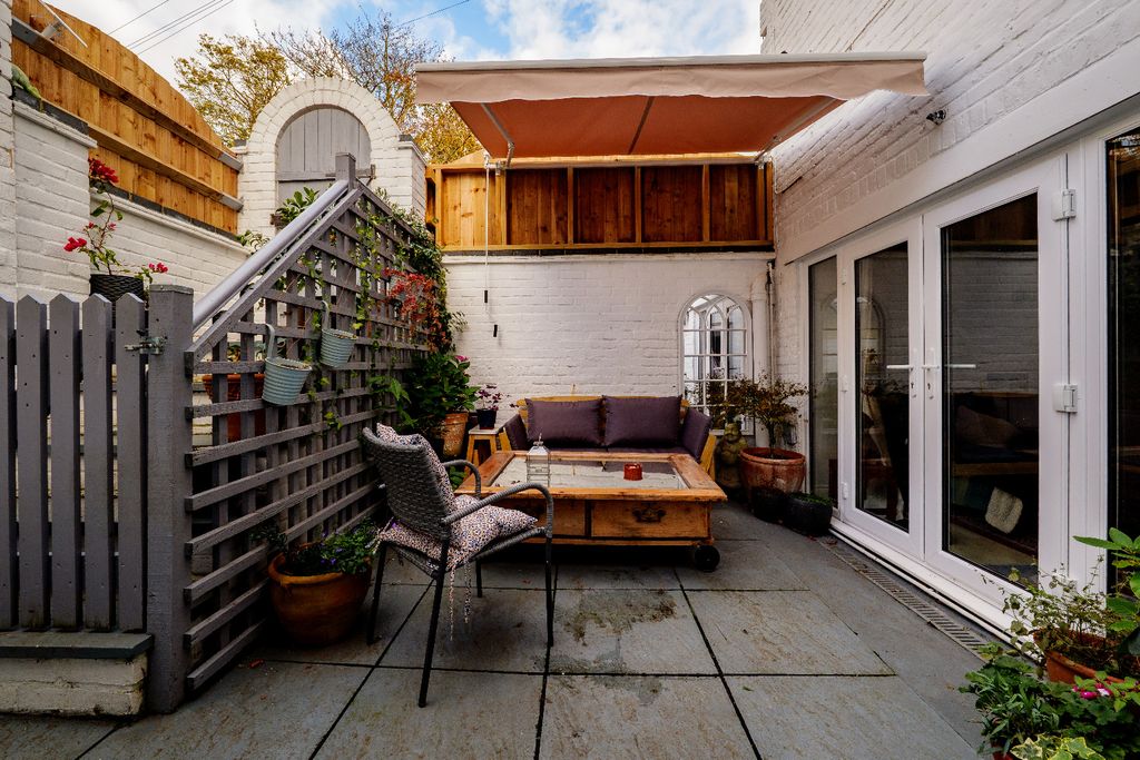 Property photo 2 of 17 4610135