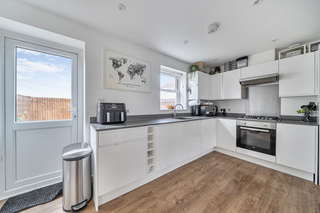 Property photo 3 of 21 1402944-4-69773d7...