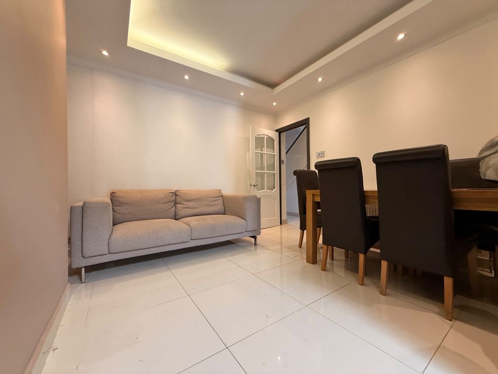 Property photo 3 of 8 Gallery