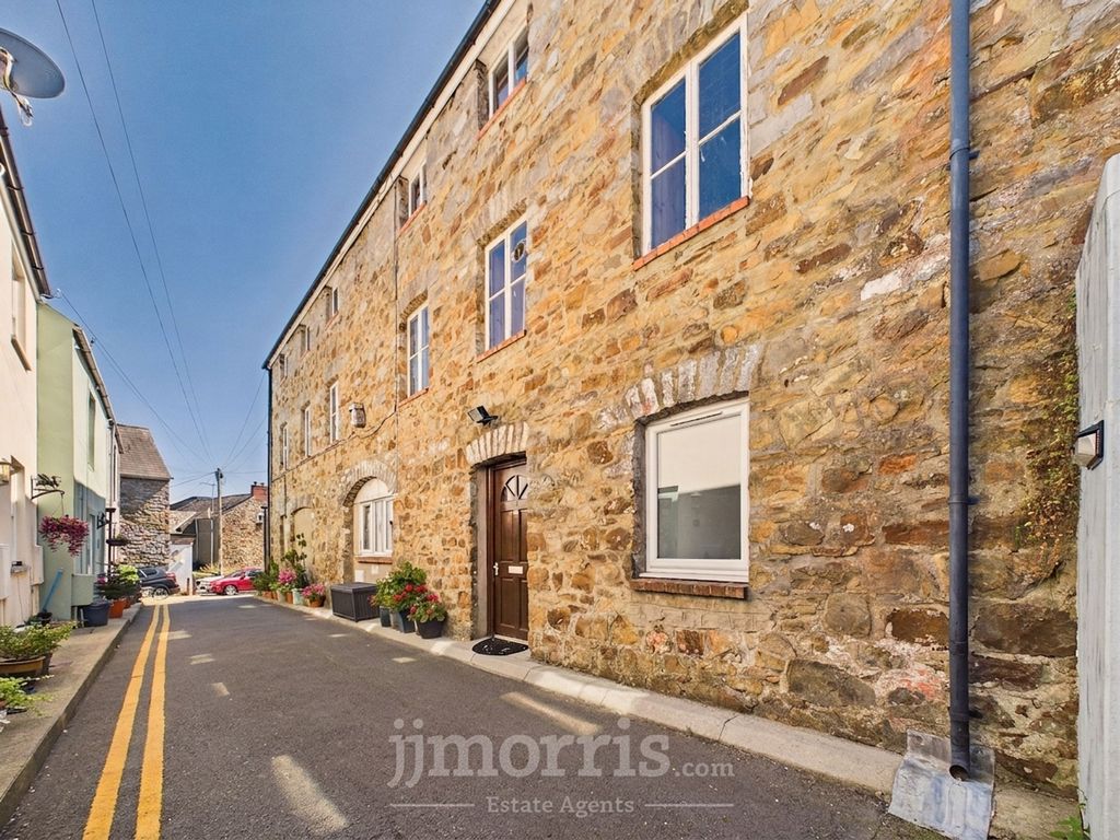 Property photo 1 of 42