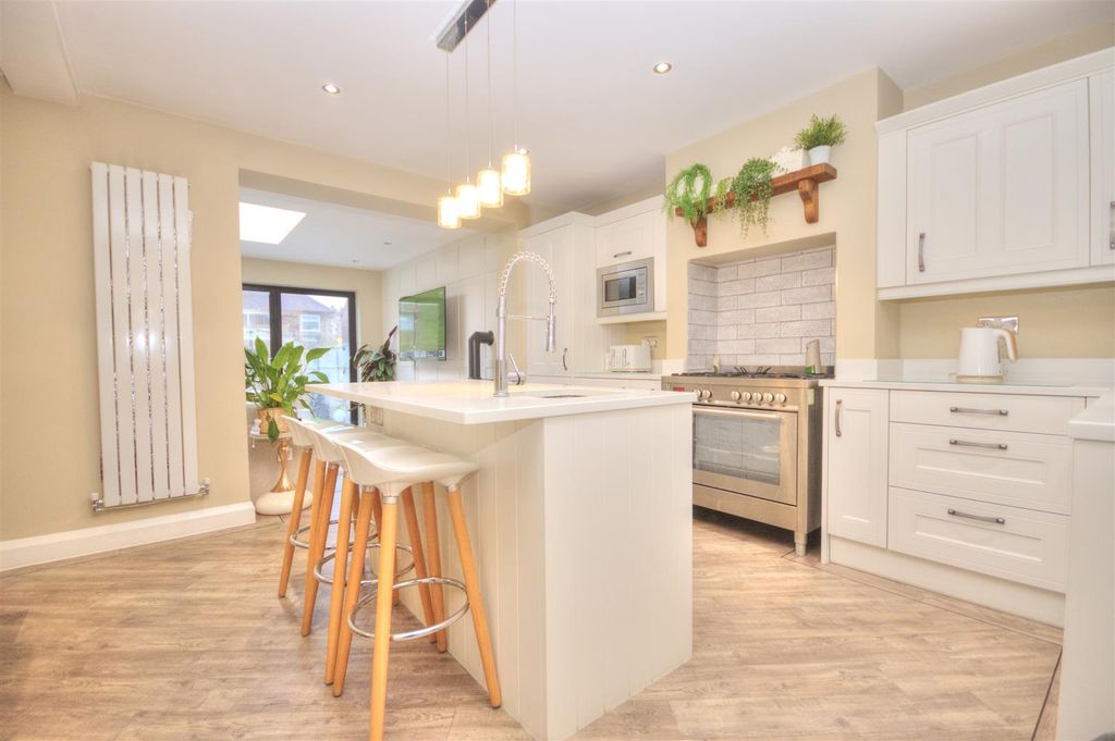 Property photo 2 of 28 Dsc_2598_Enhancer.Jpg