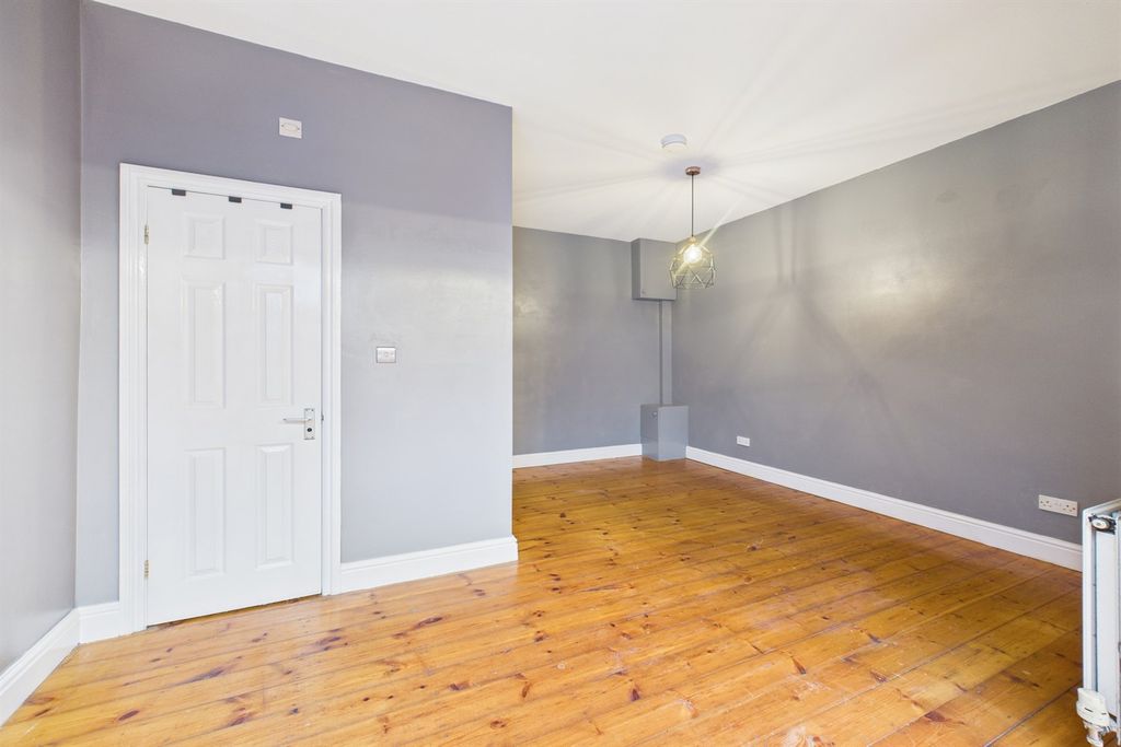 Property photo 3 of 8 Studio / Sleeping Area