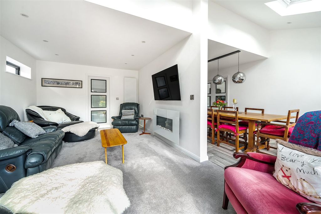 Property photo 2 of 21