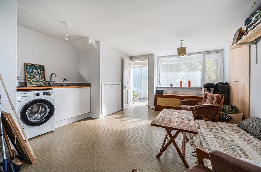 Property photo 2 of 11 1372559-7-68Fb5A7...