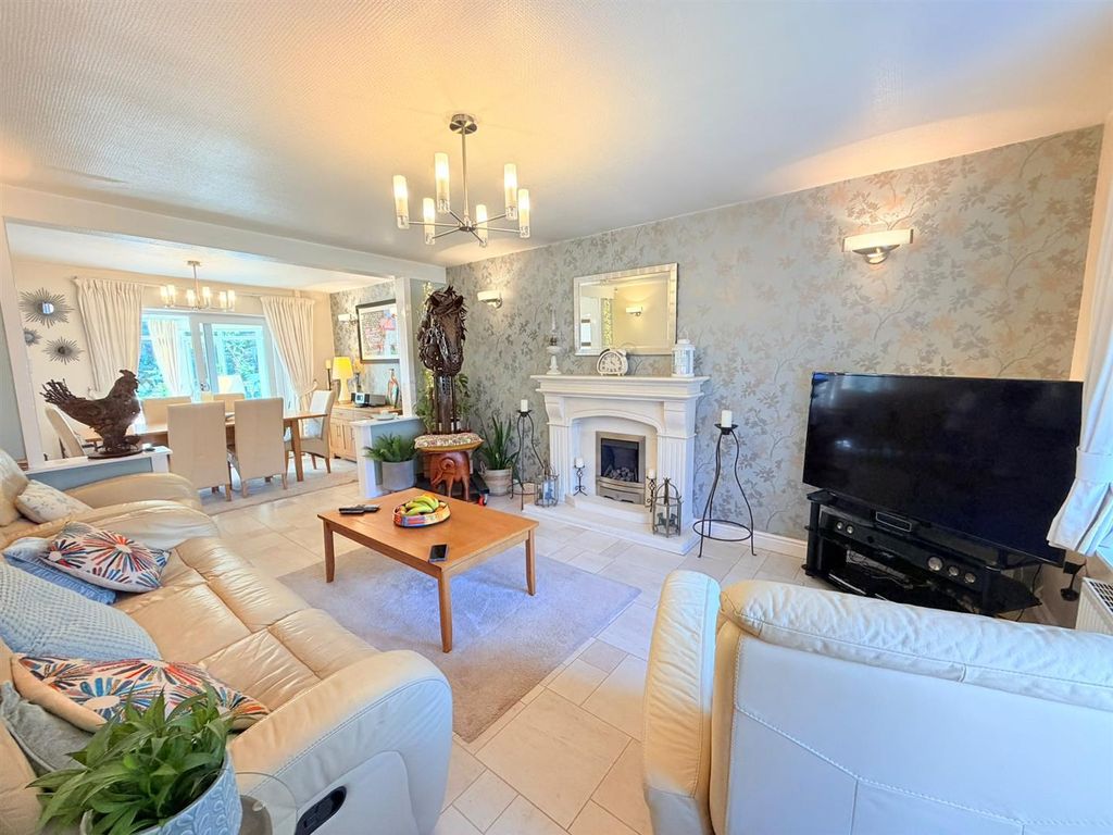 Property photo 2 of 31
