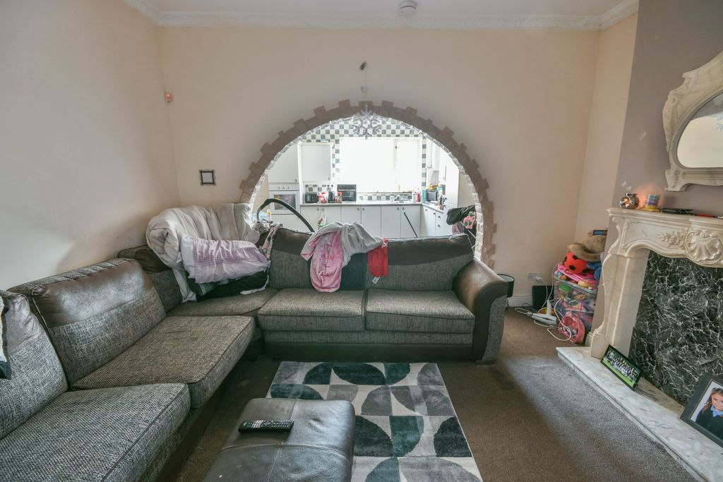 Property photo 2 of 23