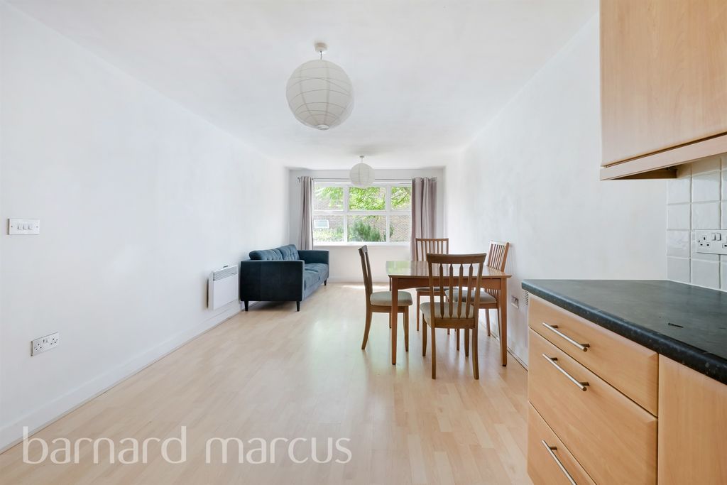 Property photo 2 of 9