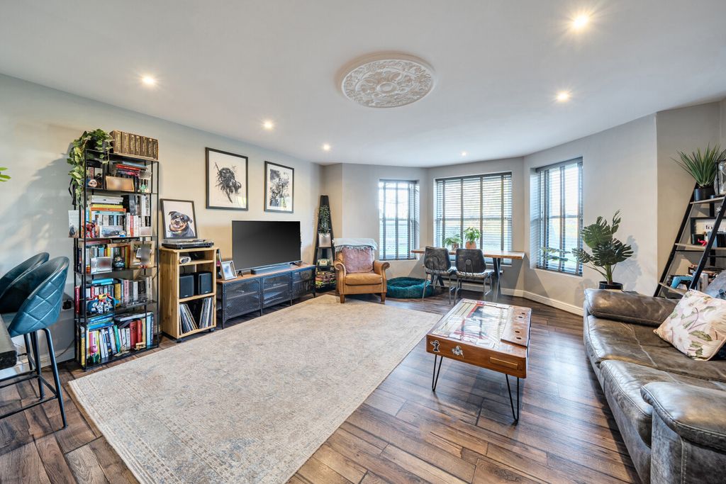 Property photo 2 of 12 1419695-12-69A5Bb...