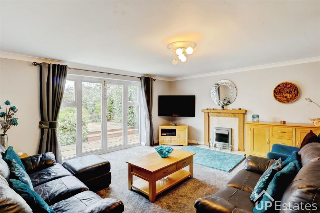 Property photo 3 of 24 Living Room