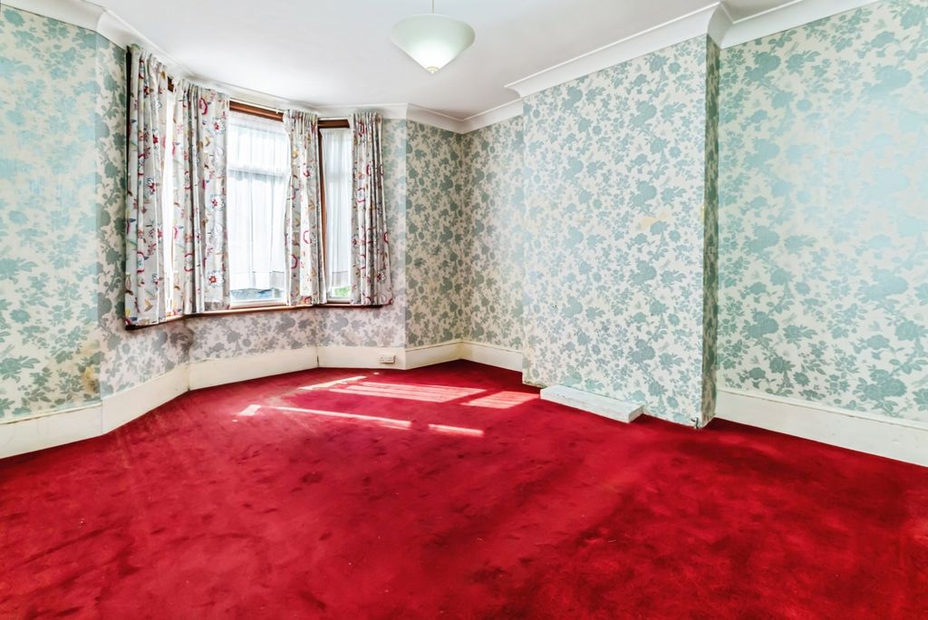 Property photo 3 of 17 Photo