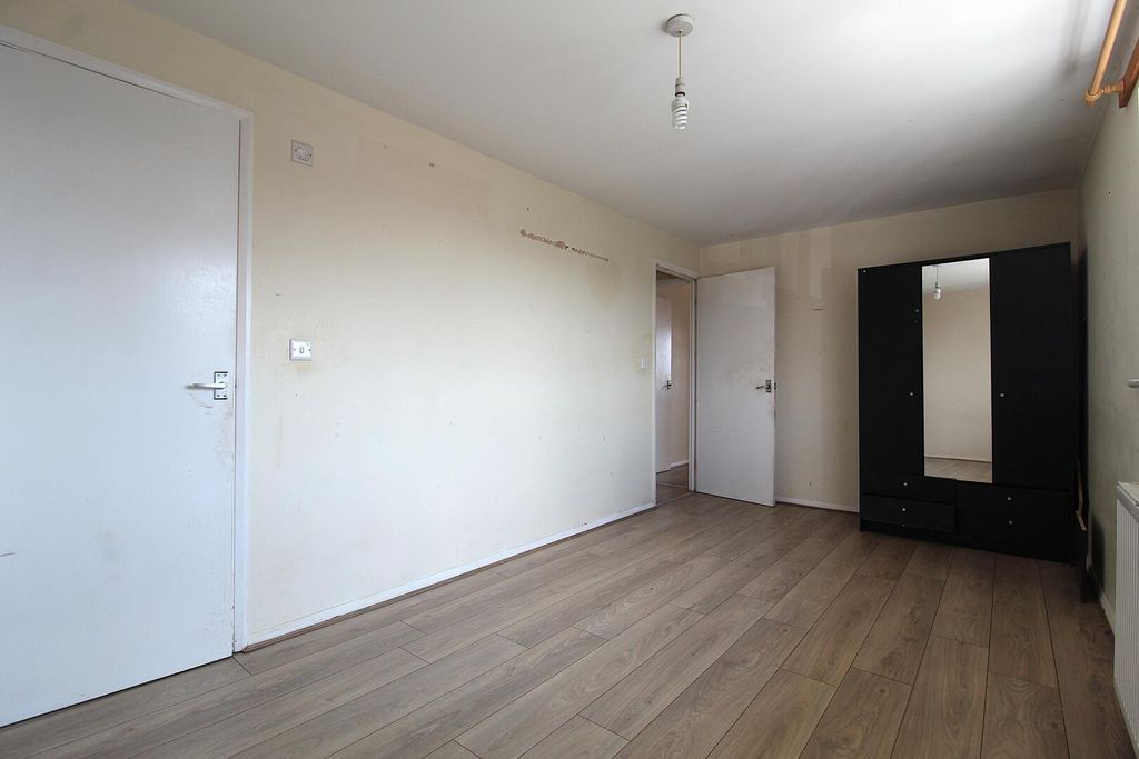 Property photo 1 of 7 Bedroom