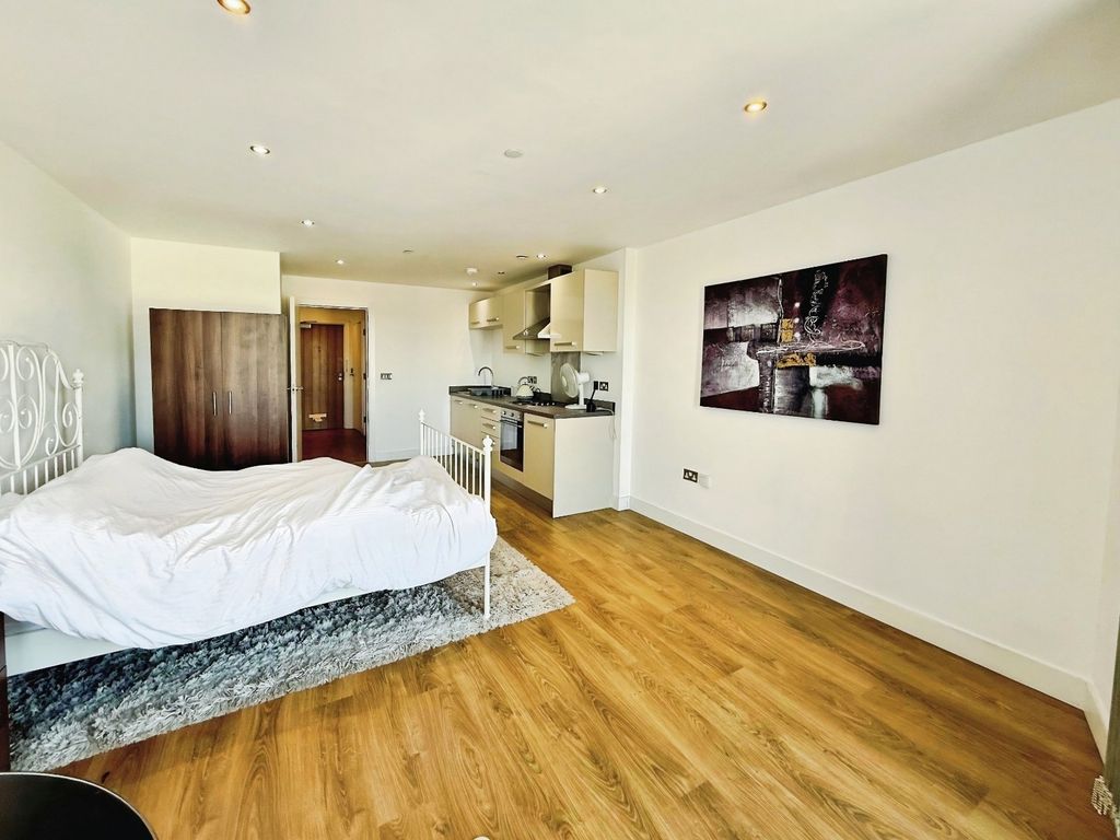 Property photo 3 of 5 Picture No. 18