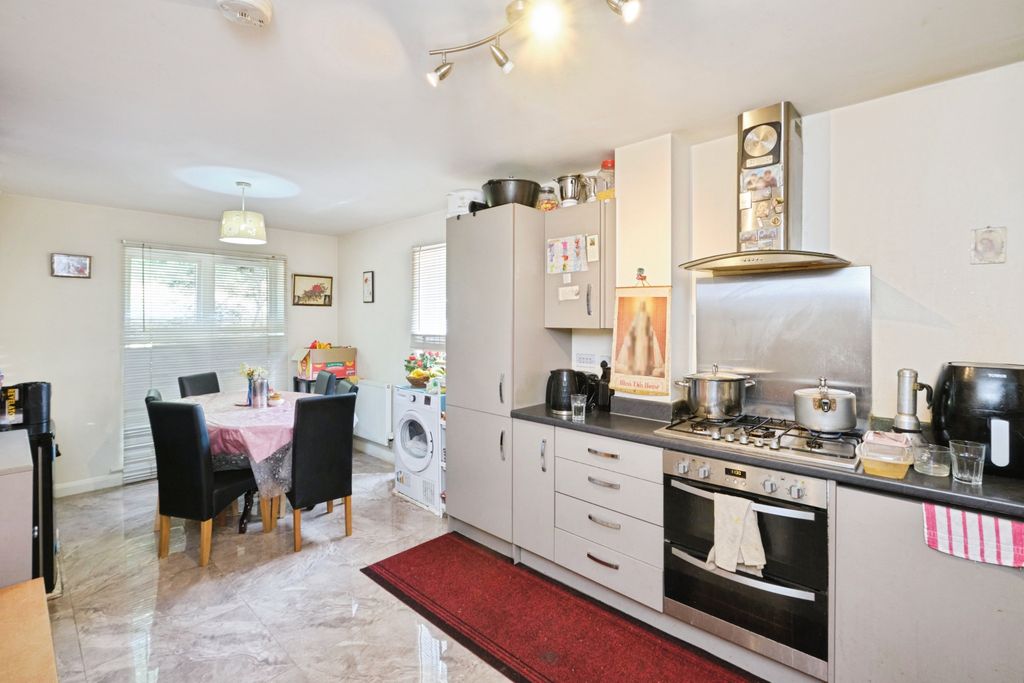 Property photo 3 of 14 Kitchen/Dining Room