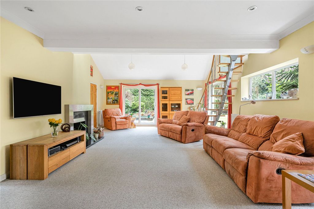 Property photo 3 of 24 Sitting Room